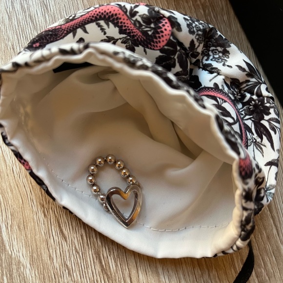 Gucci Toggle Logo Heart ❤️Ring in Sterling Silver. Brand new. - Picture 3 of 9